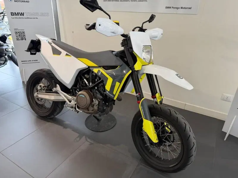 Husqvarna 701 Supermoto (2021) (2)