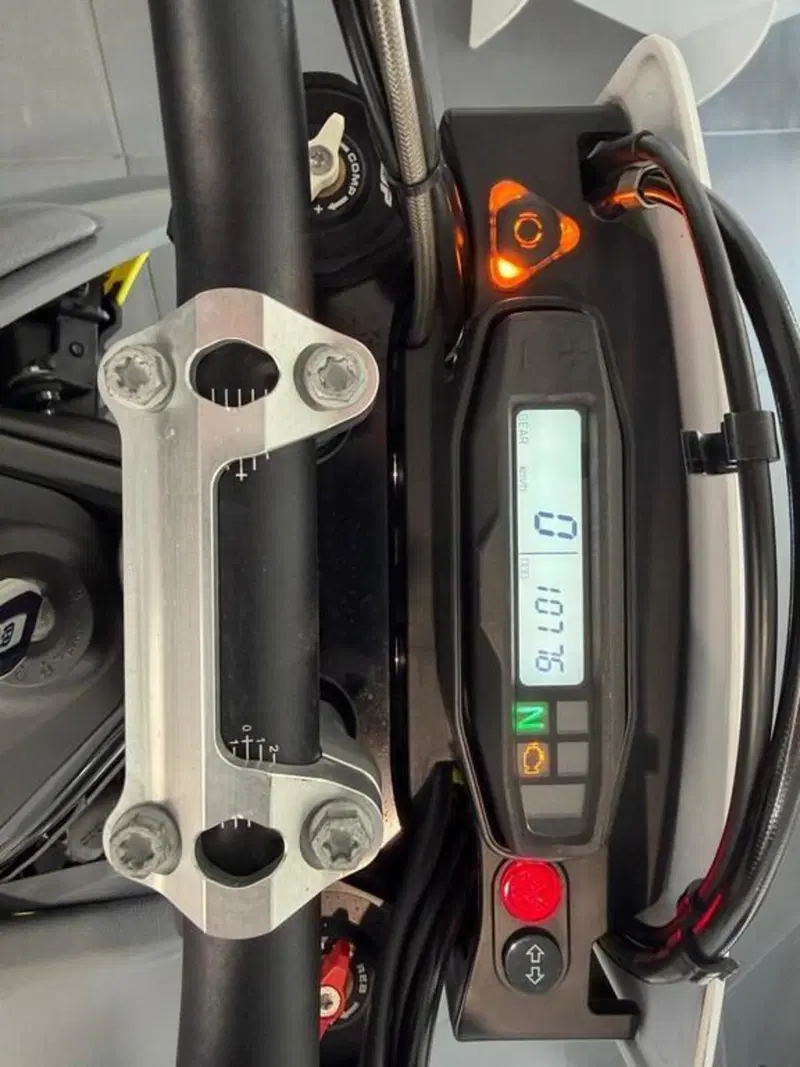 Husqvarna 701 Supermoto (2021) (5)