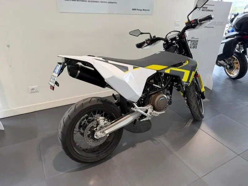 Husqvarna 701 Supermoto (2021) (4)