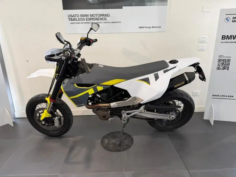 Husqvarna 701 Supermoto (2021) (3)