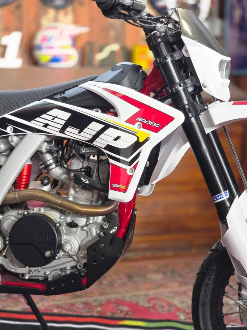 AJP SPR 250 Supermoto (2023 - 26) (2)