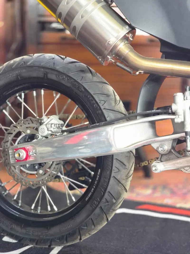 AJP SPR 250 Supermoto (2023 - 26) (4)
