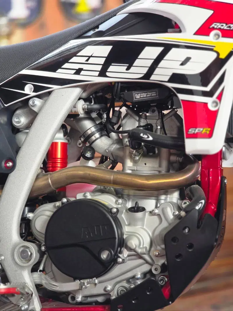 AJP SPR 250 Supermoto (2023 - 26) (5)