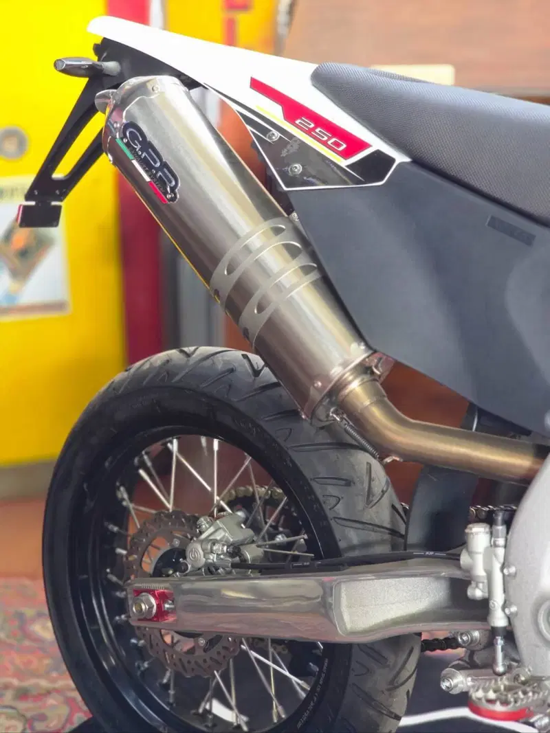 AJP SPR 250 Supermoto (2023 - 26) (8)