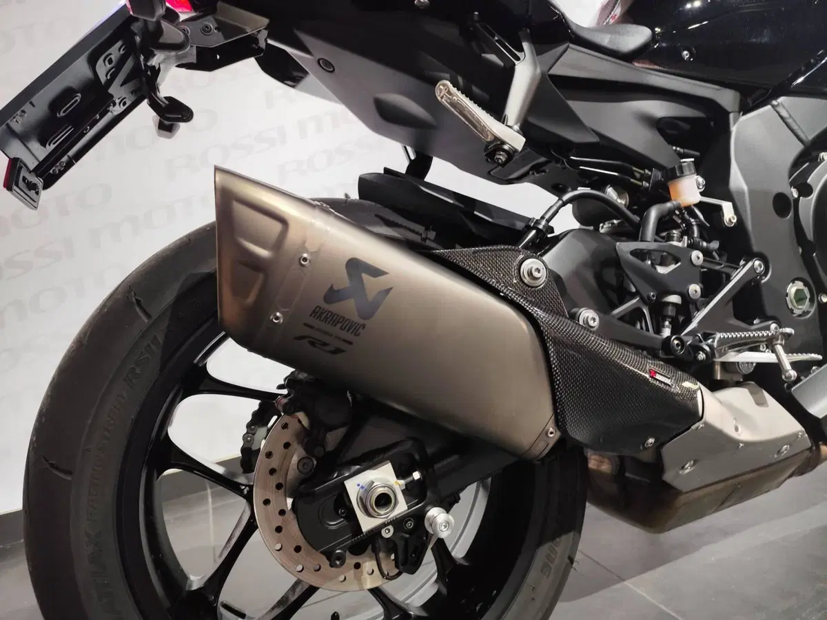 Yamaha YZF R1 (2020 - 25) (2)