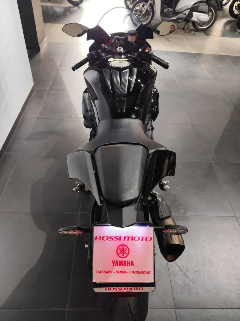Yamaha YZF R1 (2020 - 25) (7)
