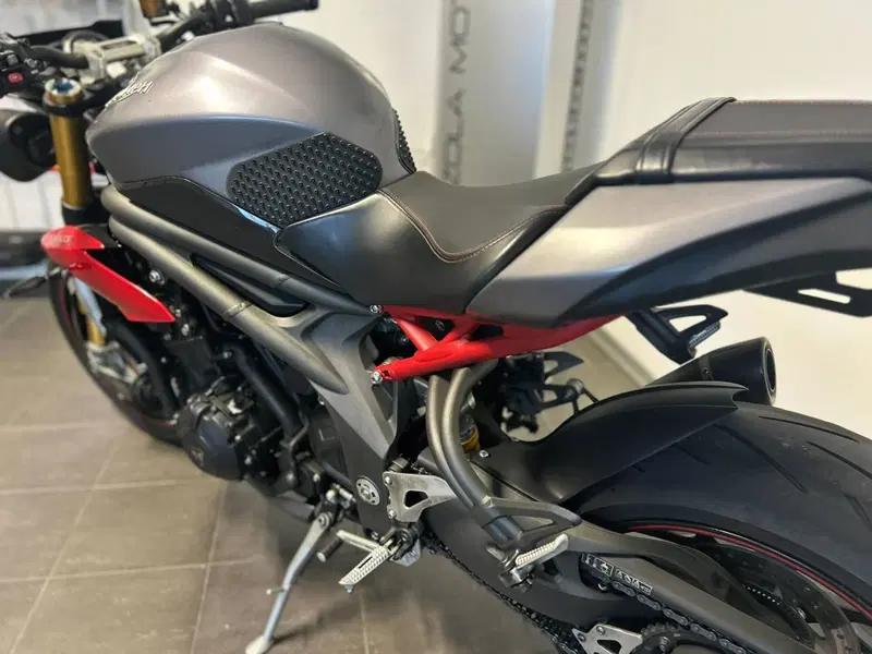 Triumph Speed Triple 1050 R ABS (2016 - 17) (7)