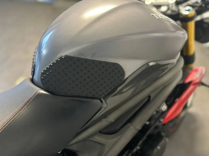Triumph Speed Triple 1050 R ABS (2016 - 17) (11)