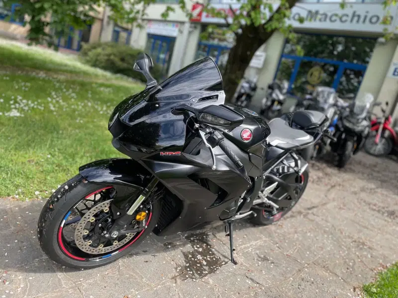 Honda CBR 1000 RR-R Fireblade (2020 - 21) (2)