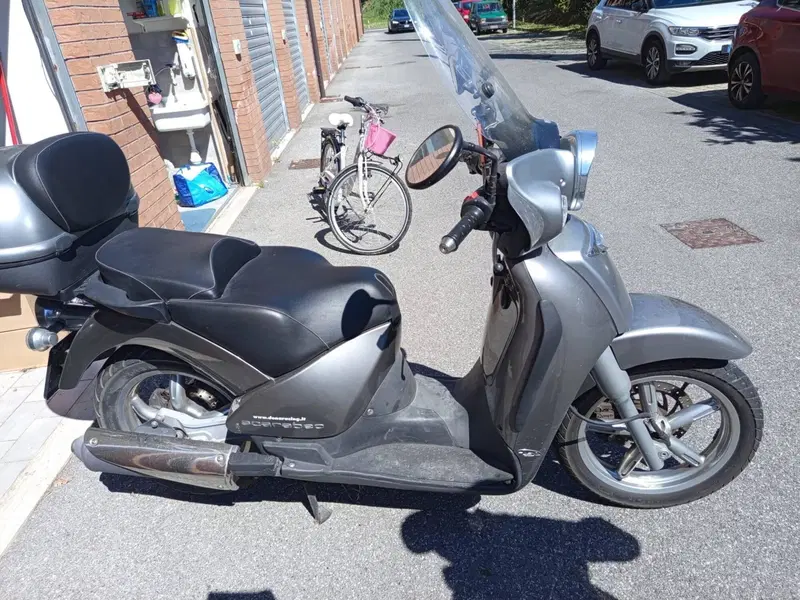 Aprilia Scarabeo 250 GT (2004 - 07) (2)