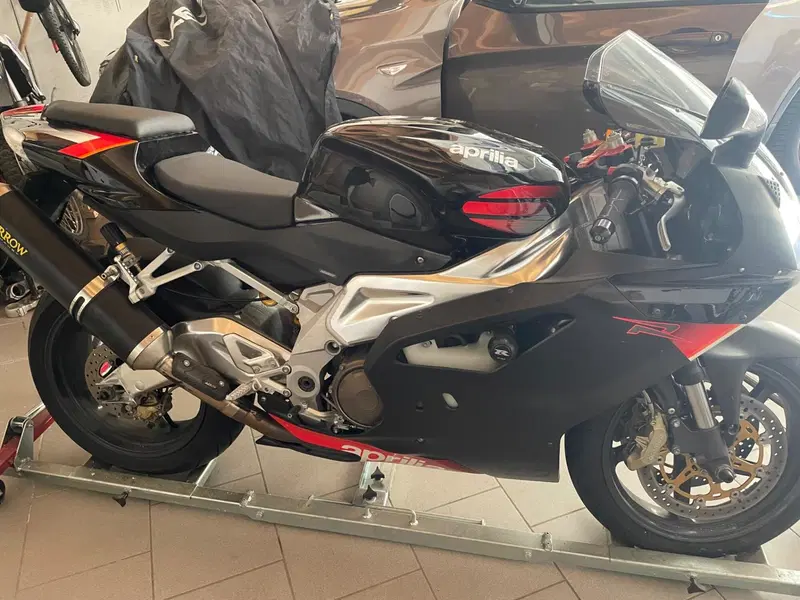 Aprilia RSV 1000 R (2004 - 05) (2)