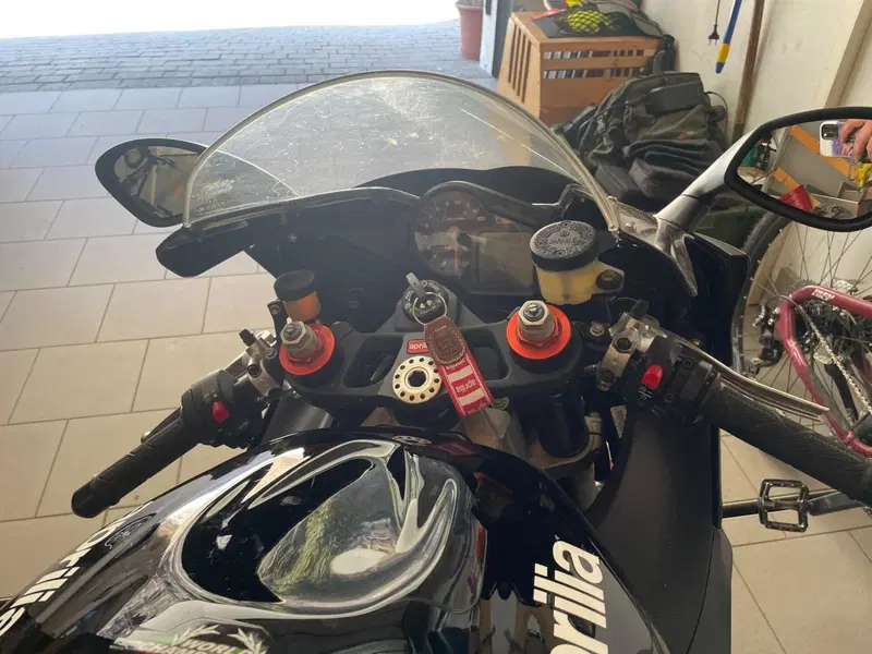 Aprilia RSV 1000 R (2004 - 05) (4)