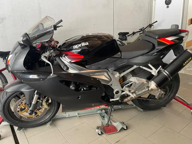 Aprilia RSV 1000 R (2004 - 05) (5)