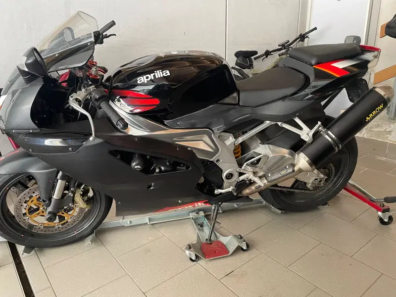 Aprilia RSV 1000 R (2004 - 05) (6)