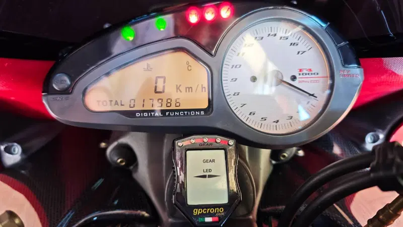 MV Agusta F4 1000 S 1+1 (2004 - 06) (13)