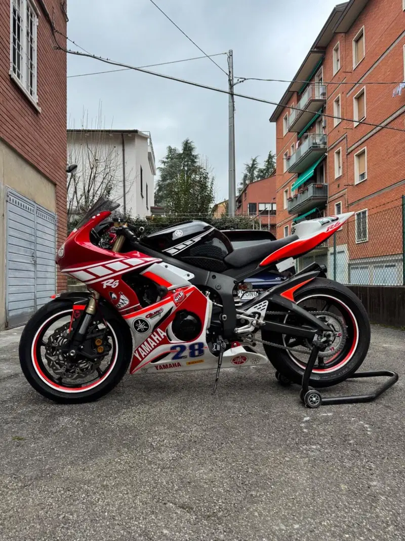 Yamaha YZF R6 (2005) (2)
