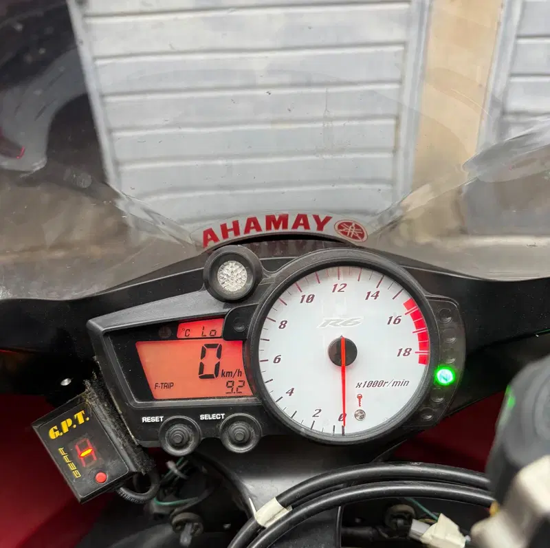 Yamaha YZF R6 (2005) (8)
