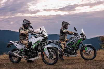 Kawasaki KLE500, il primo tagliando e il supporto per smartphone sono inclusi nel prezzo