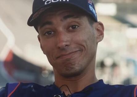 Razgatlioglu risponde alle domande dei fan: Come fare uno stoppie? Facile, usa il freno davanti! [VIDEO]