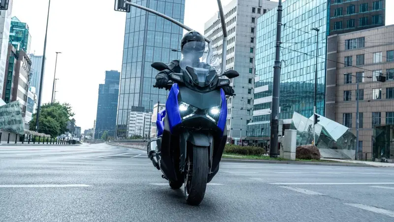 Yamaha X-Max 300 (2025 - 26) (4)