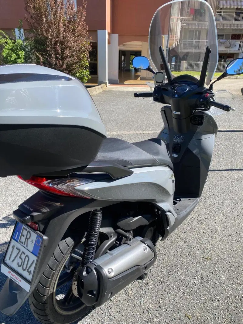 Honda SH 300 i Sport ABS (2018 - 20) (2)