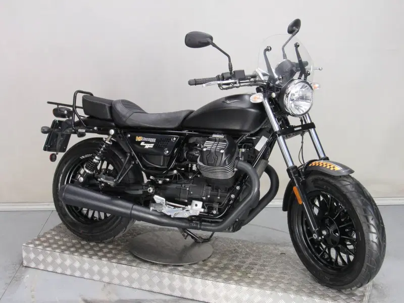 Moto Guzzi V9 Bobber (2016 - 18)