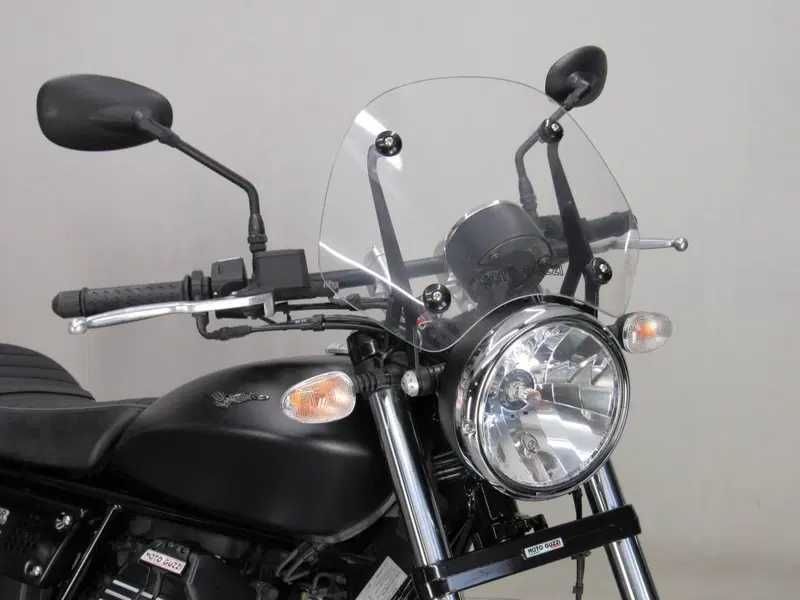 Moto Guzzi V9 Bobber (2016 - 18) (10)