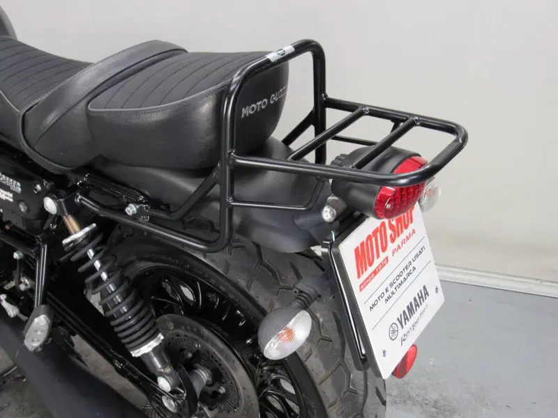 Moto Guzzi V9 Bobber (2016 - 18) (12)