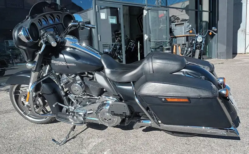 Harley-Davidson 107 Street Glide Special (2017 - 19) - FLHXS (2)