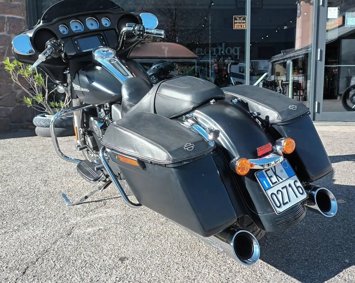Harley-Davidson 107 Street Glide Special (2017 - 19) - FLHXS (3)