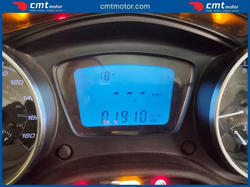 Piaggio Mp3 350 ie ABS (2020) (5)