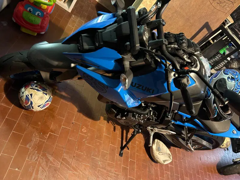 Suzuki GSX-8S (2025 - 26) (2)