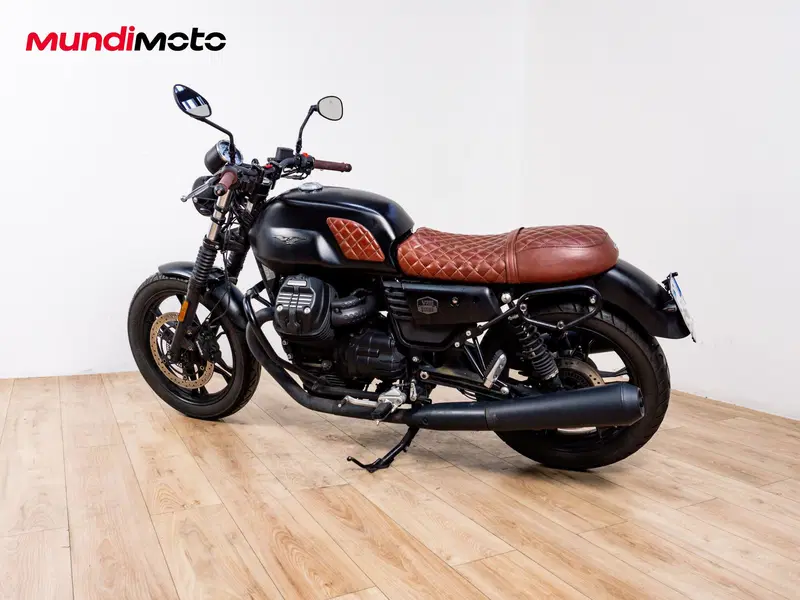 Moto Guzzi V7 III Stone (2017 - 20) (7)