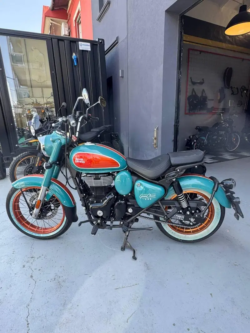 Royal Enfield Meteor 350 Aurora (2024 - 26) (2)