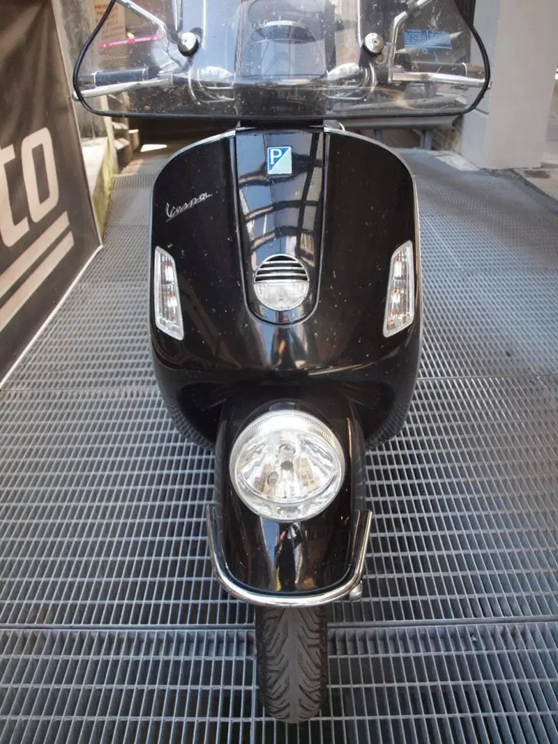 Vespa GTV 300 Via Montenapoleone ABS (2010 - 16) (2)
