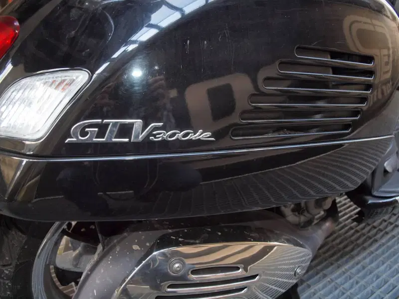Vespa GTV 300 Via Montenapoleone ABS (2010 - 16) (4)