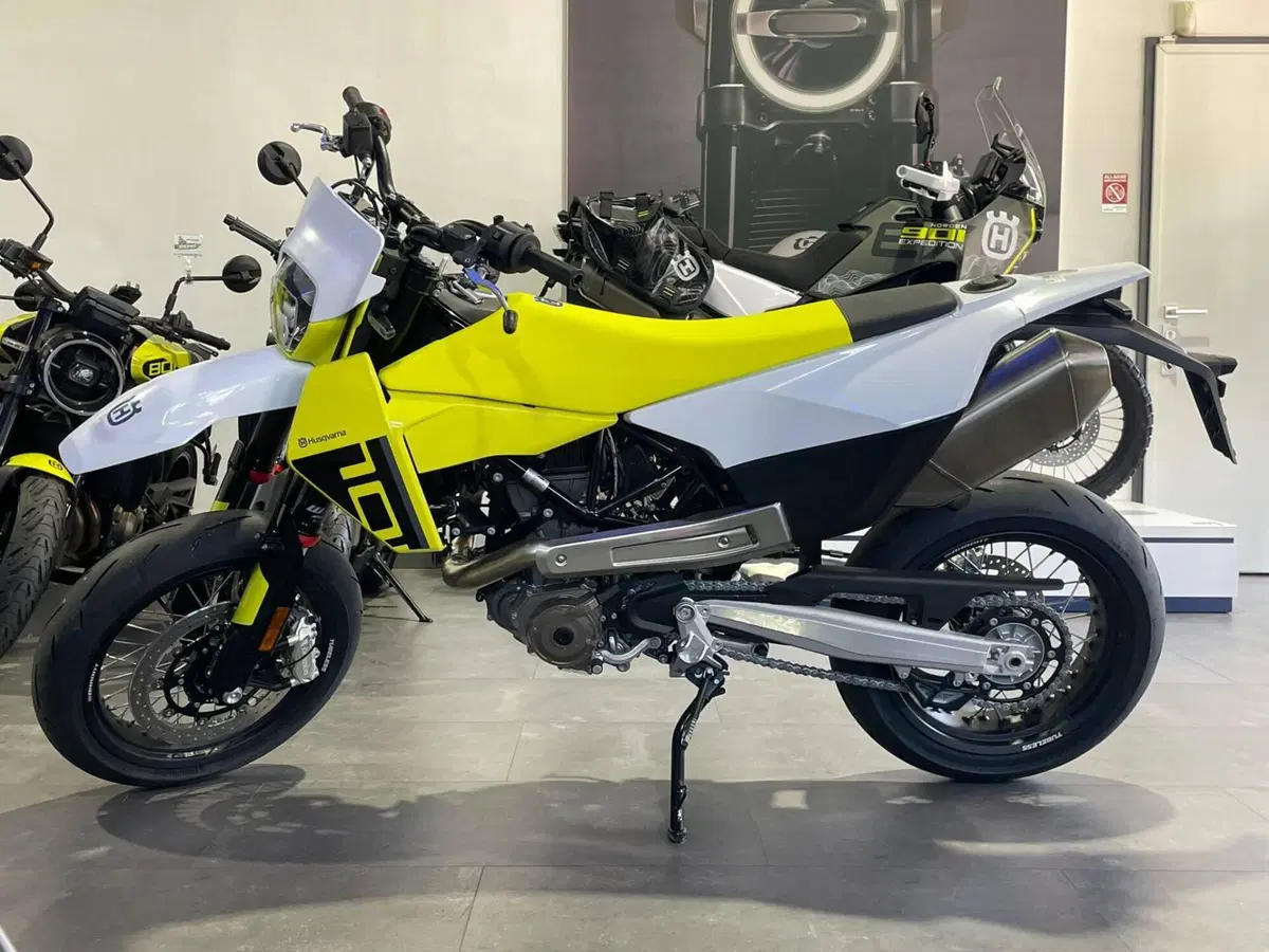 Husqvarna 701 Supermoto (2026) (4)