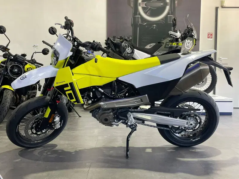 Husqvarna 701 Supermoto (2026) (4)