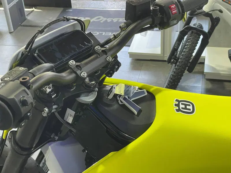 Husqvarna 701 Supermoto (2026) (6)