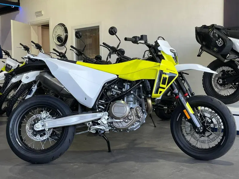 Husqvarna 701 Supermoto (2026) (3)