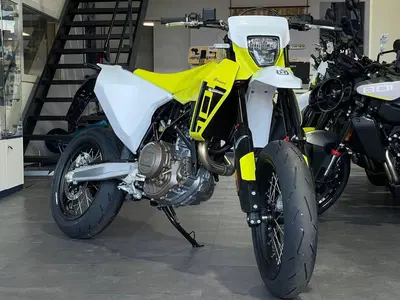 Husqvarna 701 Supermoto (2026) nuova