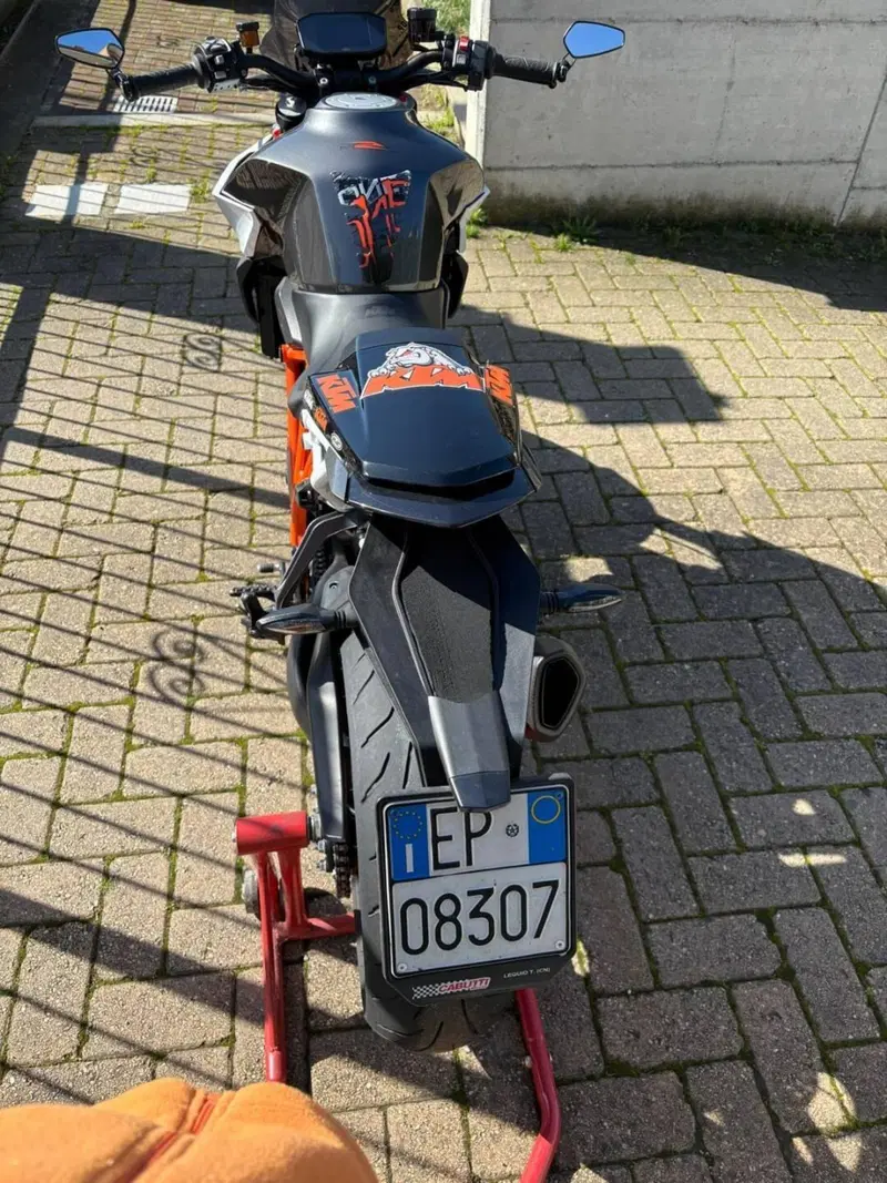 KTM 1290 Super Duke R (2019) (2)