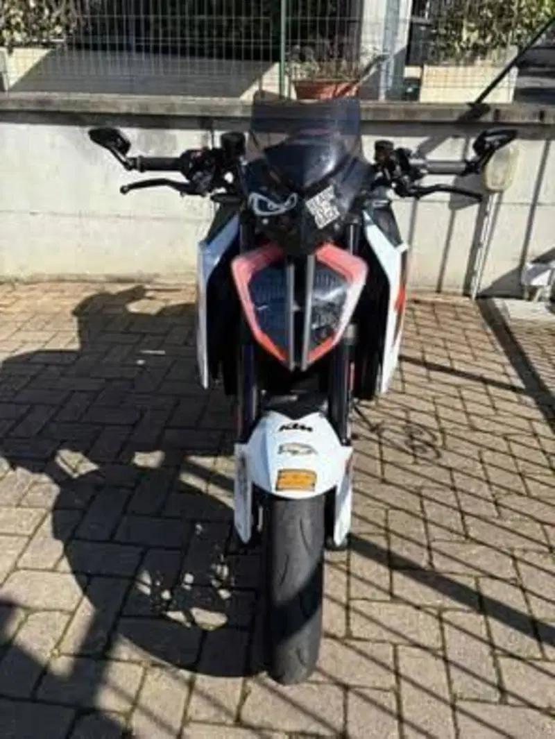 KTM 1290 Super Duke R (2019) (4)