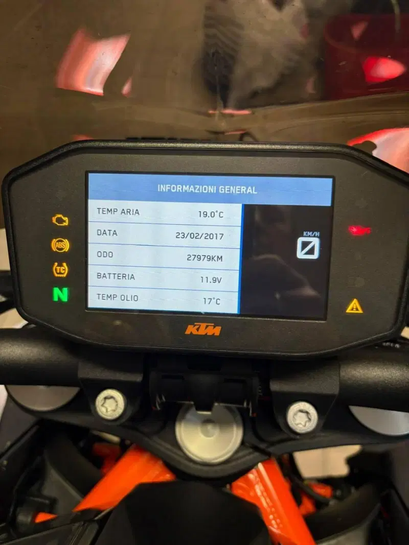 KTM 1290 Super Duke R (2019) (5)