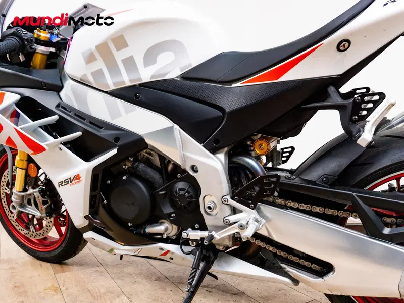Aprilia RSV4 1100 Factory (2025 - 26) (10)