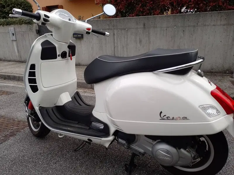 Vespa GTS 300 Super (2008 - 16) (2)
