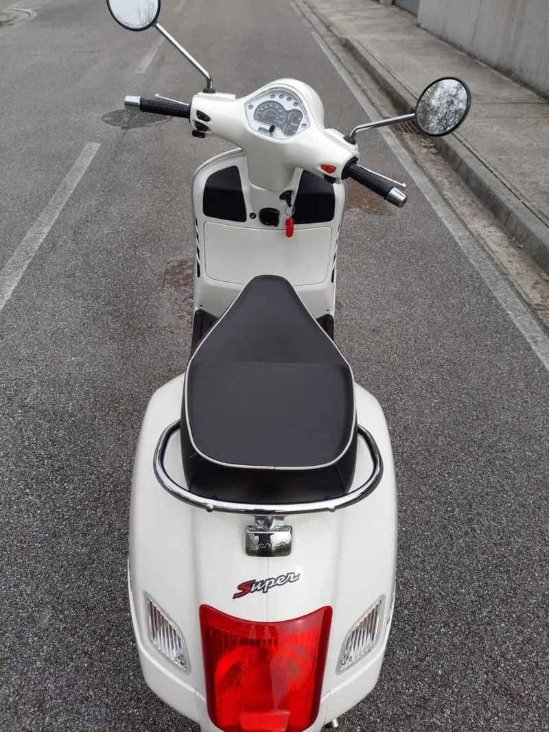 Vespa GTS 300 Super (2008 - 16) (4)