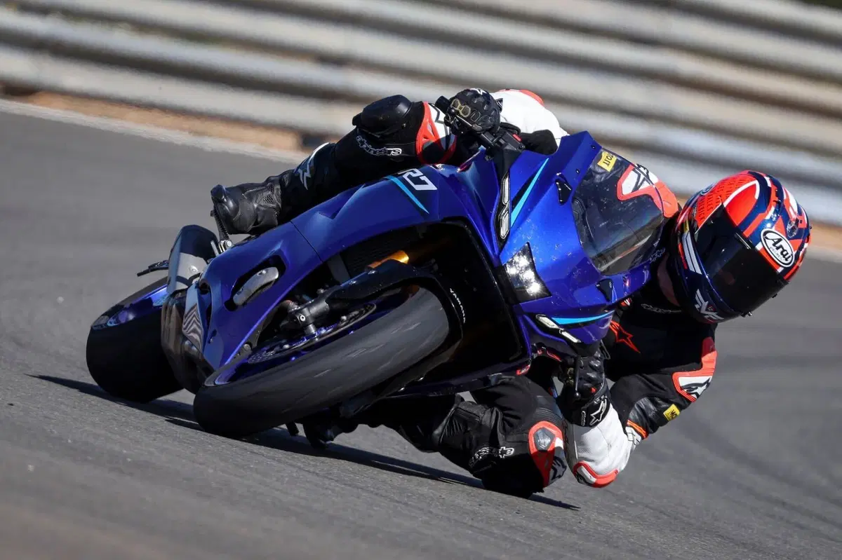 Yamaha YZF R7 (5)