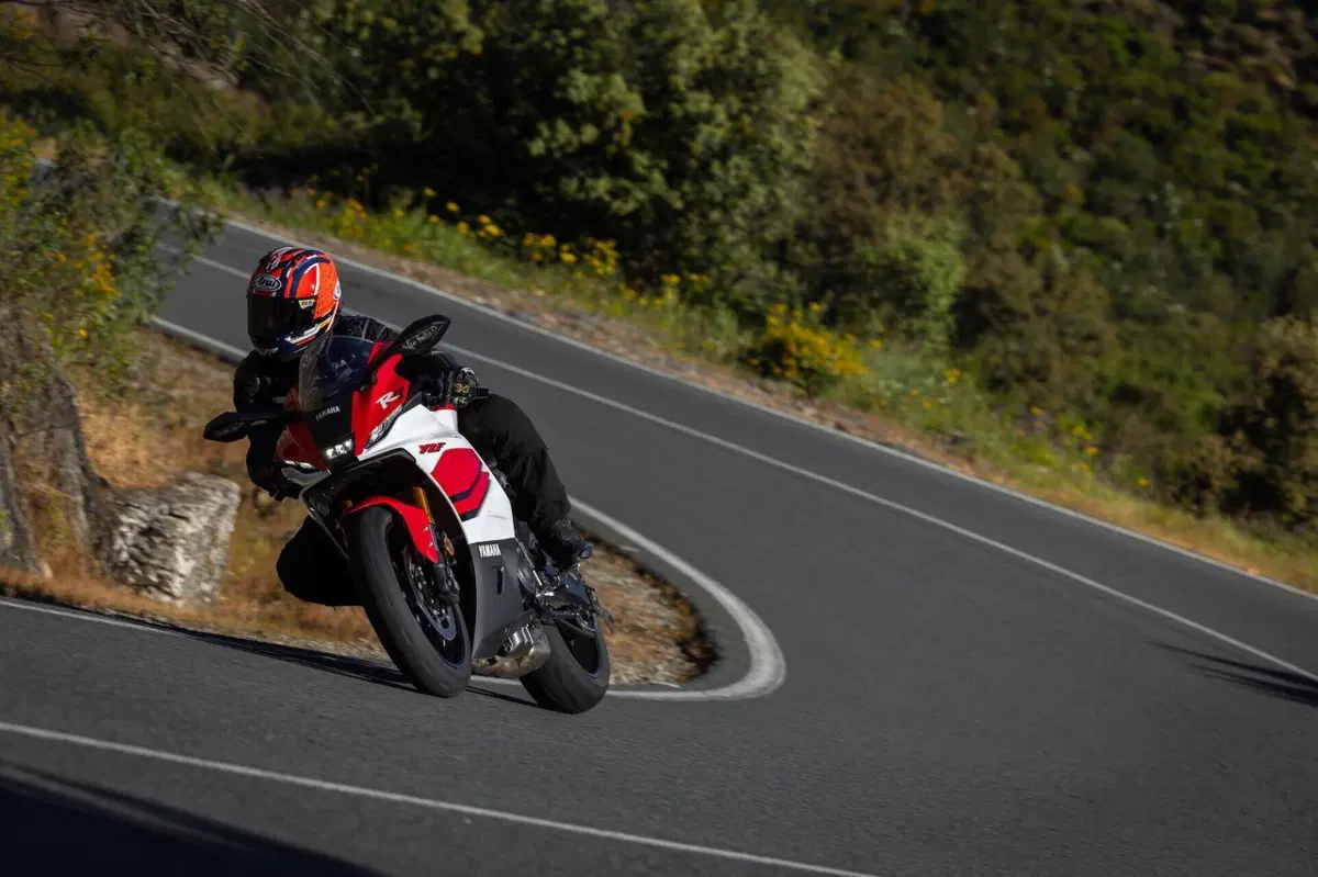 Yamaha YZF R7 (7)