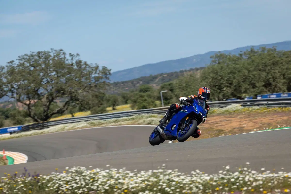 Yamaha YZF R7 (10)